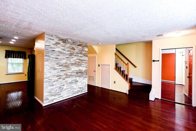 Building Photo - 7234 Tamo Ct