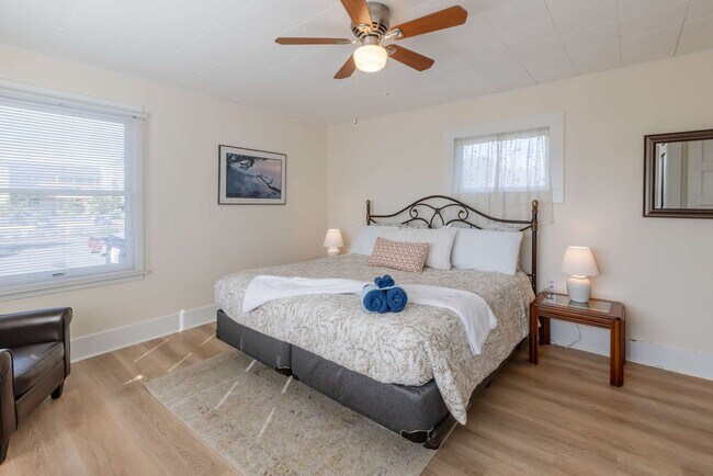 Building Photo - 640 S Columbia St