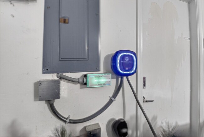 Building Photo - 3943 Westchester Way