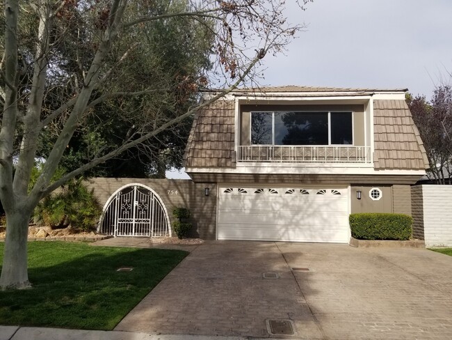 Primary Photo - BEAUTIFUL POOL HOME ON THE LVCC GOLF COURSE