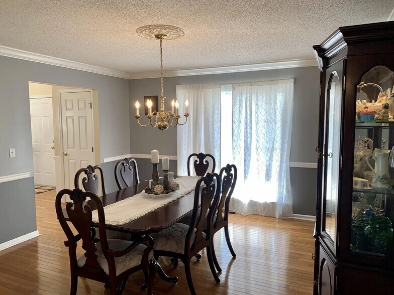 Building Photo - 124 Charlton Ct