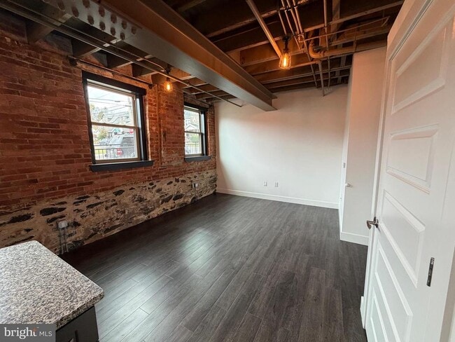 Building Photo - 820 W Market St