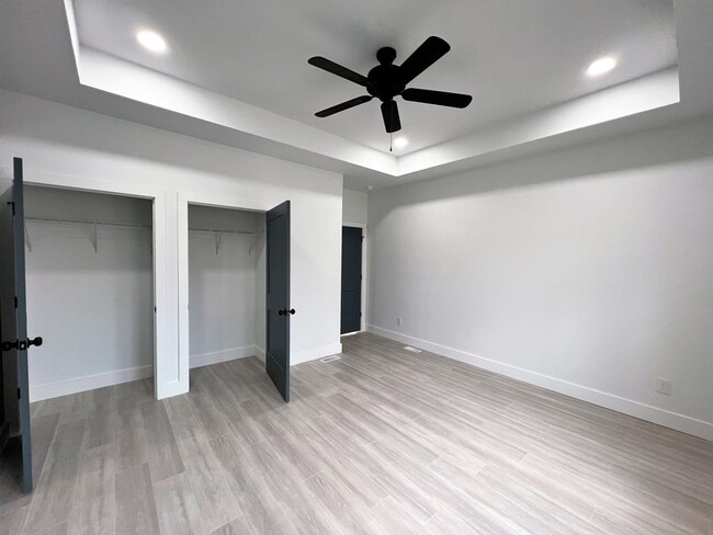 Building Photo - LOCATED IN HISTORIC PARKRIDGE!!