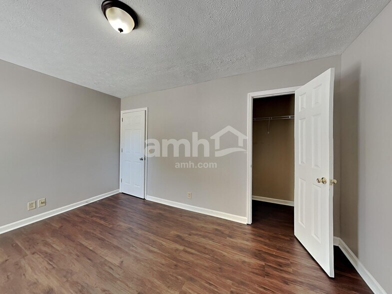 Building Photo - 7303 Clearview Dr