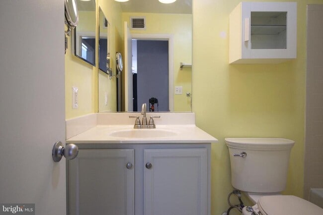 Building Photo - 11657 Chesterfield Ct