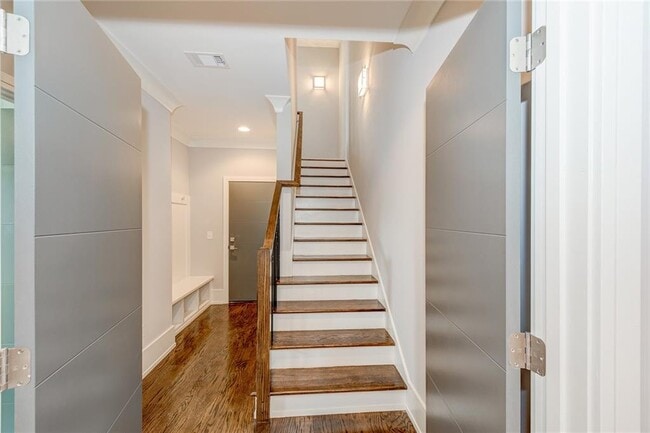 Building Photo - 3561 Blair Cir NE