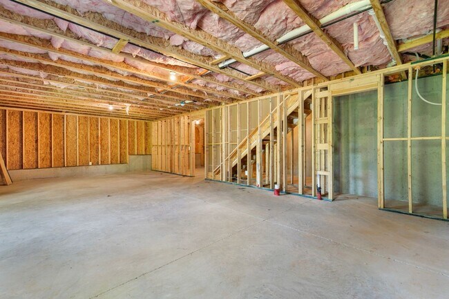 Building Photo - 411 Riverclub Rd