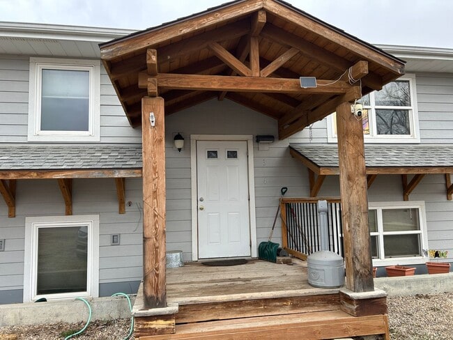 Building Photo - 253 W Main St