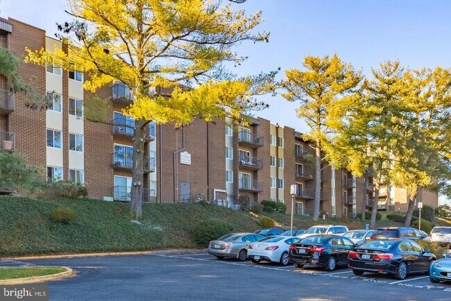 Building Photo - 75 S Reynolds St