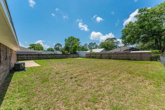 Building Photo - 1416 Palm Blvd S