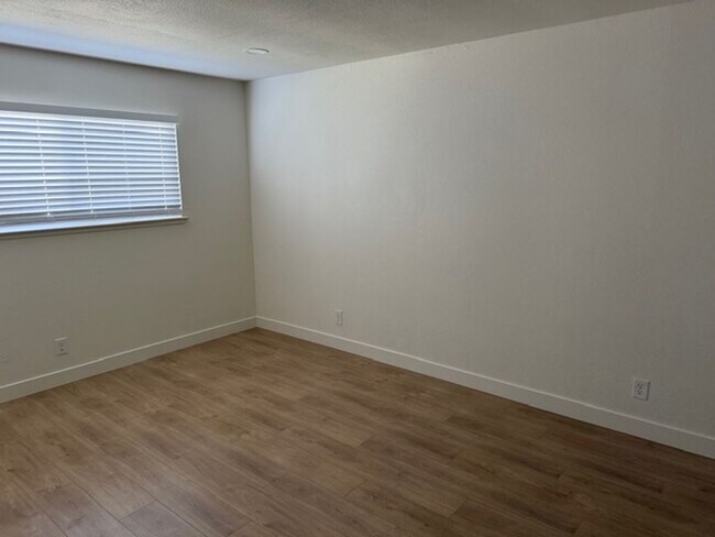 Building Photo - 5113-5115 Shell Street