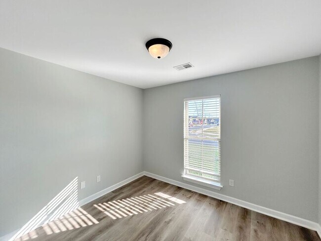 Building Photo - 3720 Rasco Hills Dr