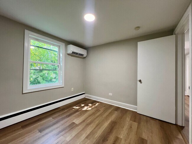 Building Photo - Pet-Friendly Fry's Spring Apartment