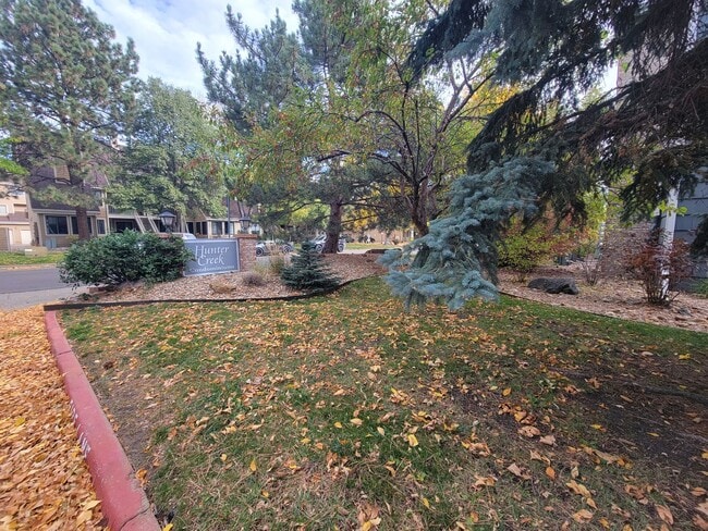 Building Photo - Fresh Boulder 1 Bedroom Condo for Rent with Pool, Tennis and Fitness Center in Hunter Creek