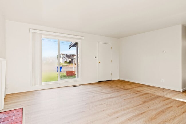Building Photo - Just Updated! 3 Bed House in San Leandro |...