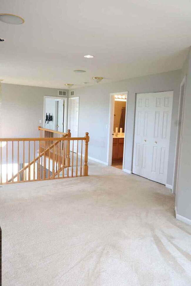 Building Photo - 267 S Alder Creek Dr