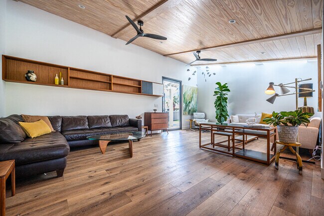 Building Photo - 2748 E Via Escuela