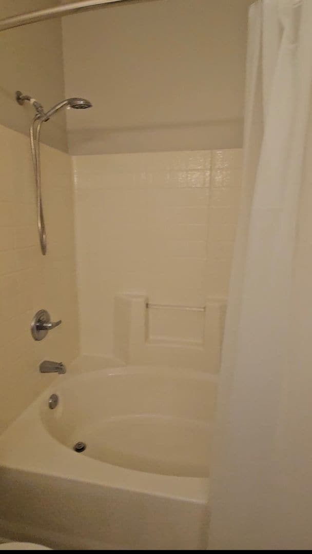 Building Photo - Fountain Pointe 3 bed 2 bath