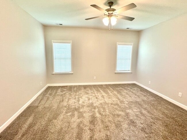 Building Photo - TuckerLanding5592