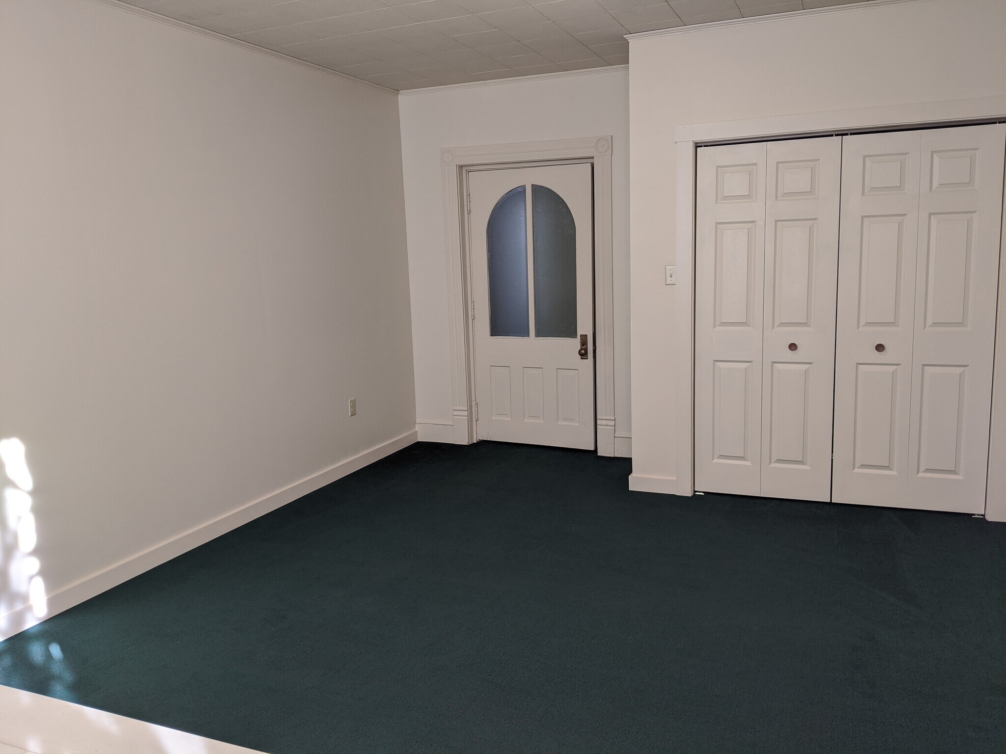 Building Photo - 412 Main St