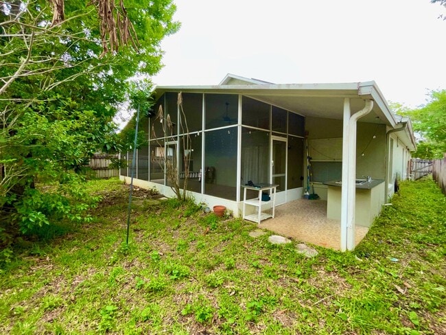 Building Photo - Modern 4-Bed, 2-Bath Solar-Powered Home Near UCF