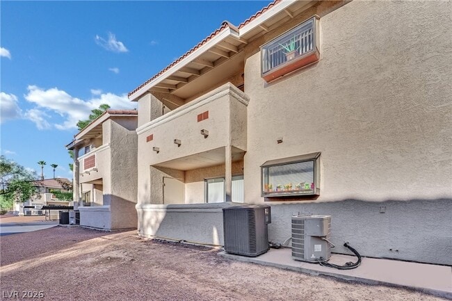 Building Photo - 7300 W Pirates Cove Rd