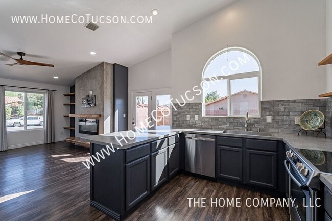 Building Photo - 2581 W Camino De La Joya