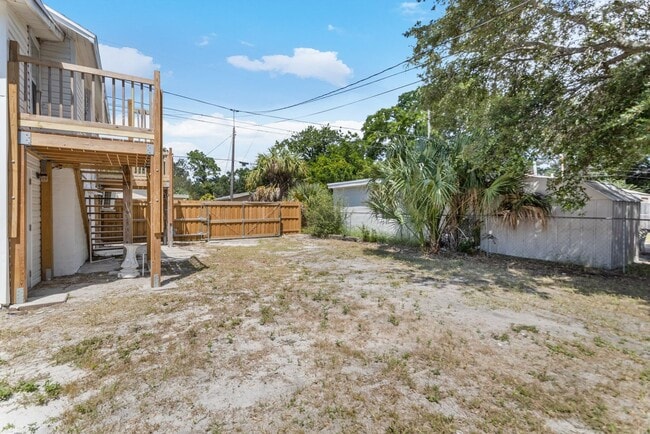 Building Photo - REDUCED Rent $1995.00.... 3 bed/2 bath Split Level, NEW downstairs addition, lots of extras