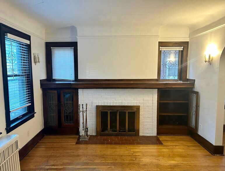 Original fireplace - 841 Nottingham Rd