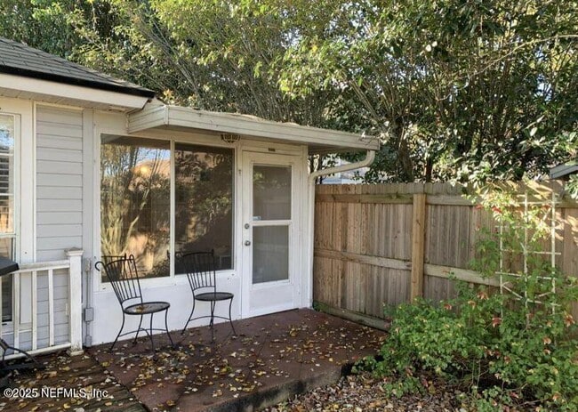 Building Photo - 1819 Ashmore Green Dr
