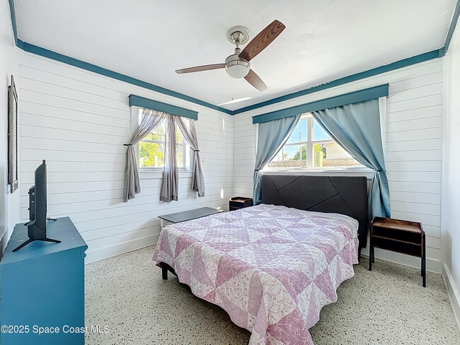 Building Photo - 113 SE 1st St