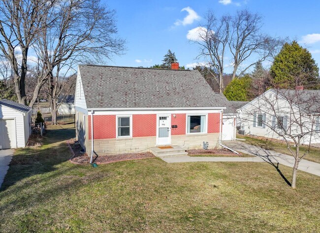 Building Photo - 1446 9th St