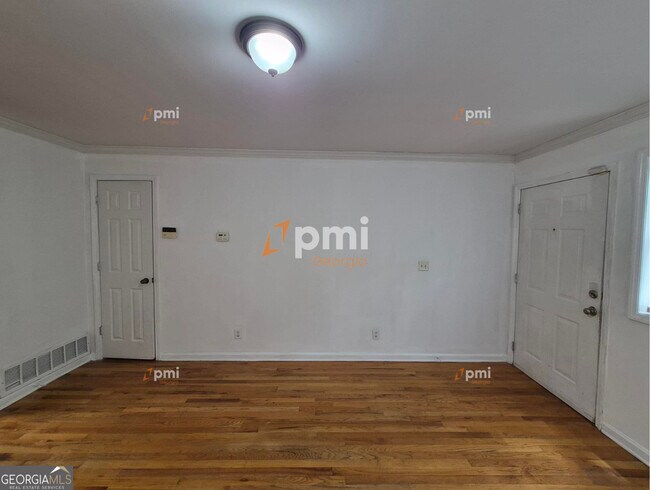 Building Photo - 3206 Mathieson Dr NE