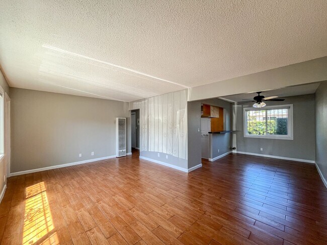 Building Photo - 11303 S Lemoli Ave