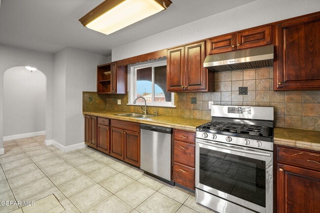 Building Photo - 317 Olivia Cir