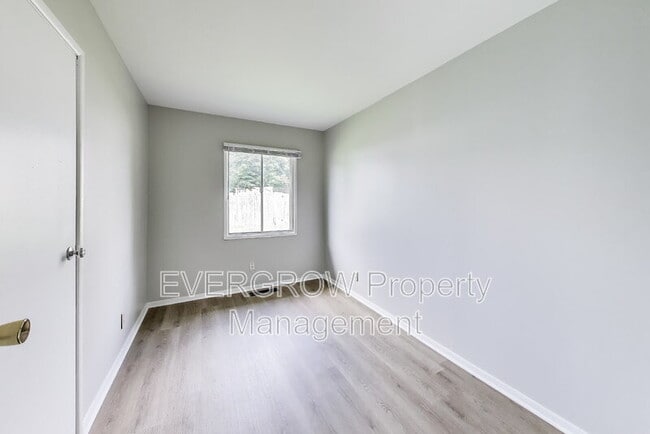 Building Photo - 546 Mooreland Dr