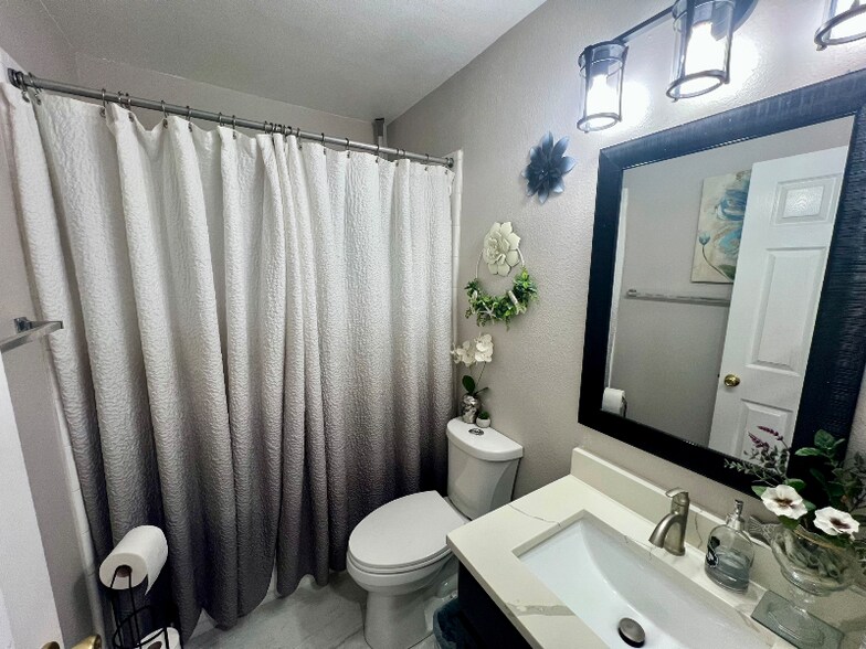 Building Photo - 6947 Lunar Way