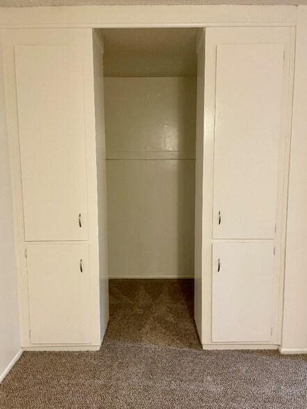 Building Photo - 12414 Dunrobin Ave