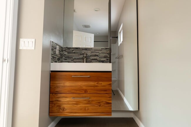 Upstairs bathroom - 1339 Quintero St