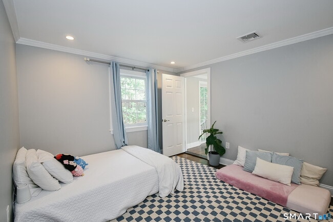 Building Photo - 50 1/2 Mountain Spring Rd