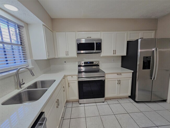 Building Photo - 1310 Goswell Ln