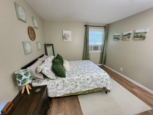 Second bedroom - full - 155 Moxon Dr