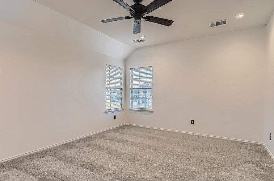 Building Photo - 177 Flagstone Trl
