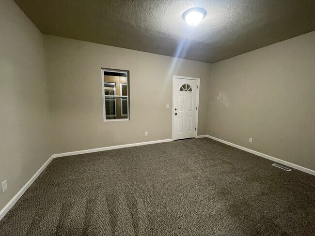 Building Photo - One Bedroom One Stall Detached Garage