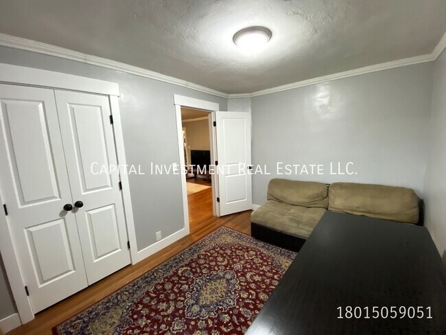 Building Photo - 777 E Redondo Ave