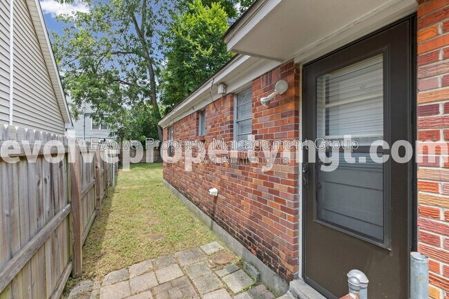 Building Photo - 2020 Vinton Ave