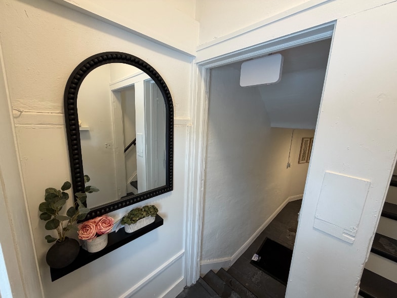 Building Photo - 1388 W 83rd St