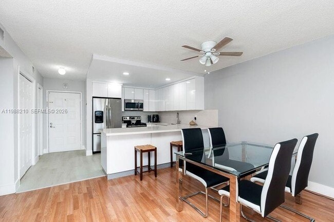 Building Photo - 6960 Miami Gardens Dr