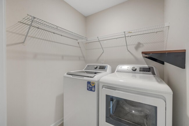 Building Photo - 7237 Finnigan Rd