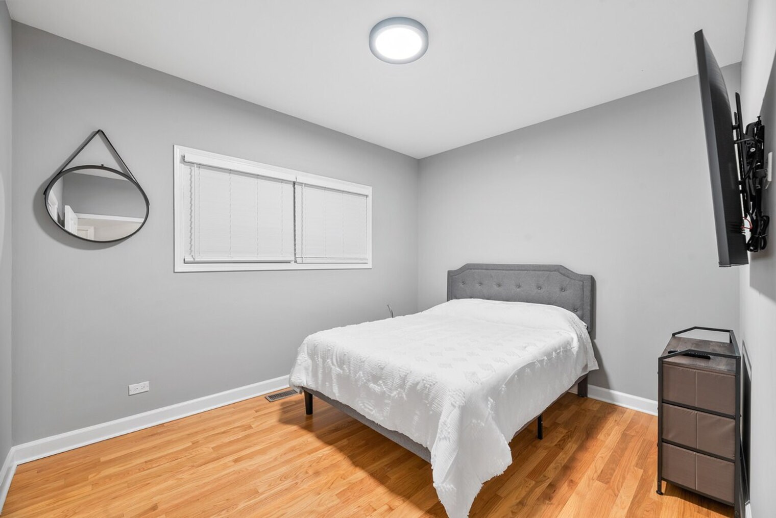 Building Photo - 1044 N California Ave